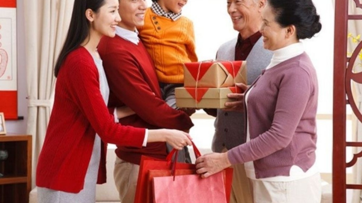 Top 20 quà Tết biếu bố mẹ ý nghĩa, thiết thực và ấm áp