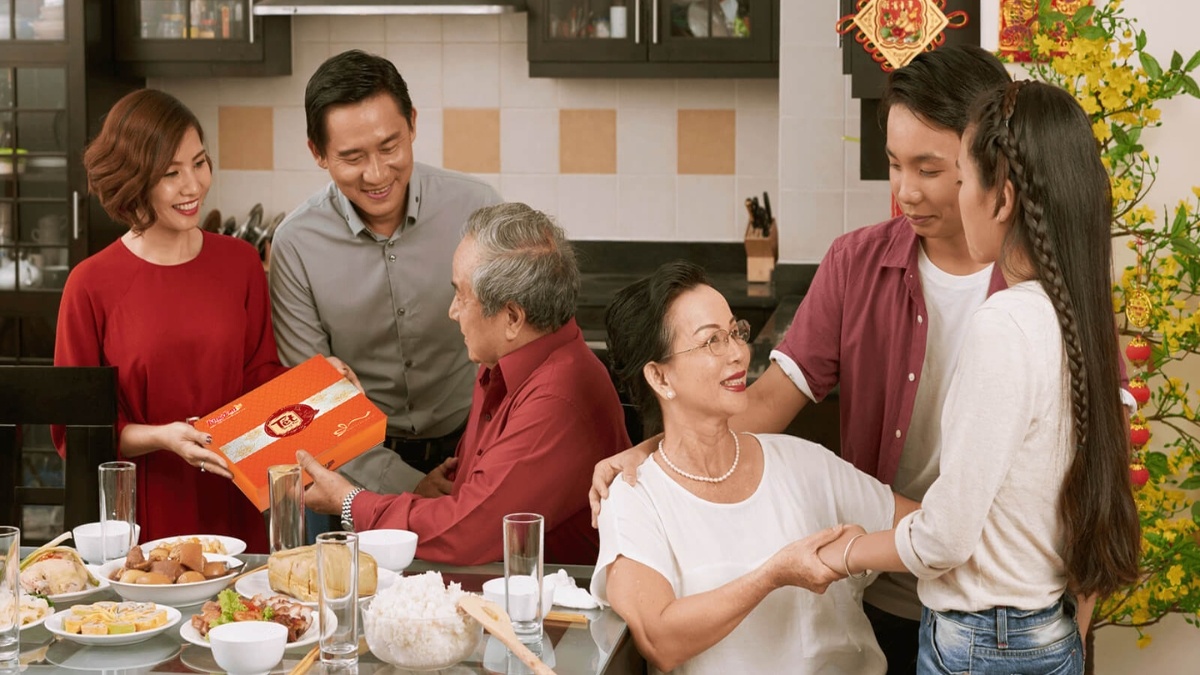 Tổng hợp 15+ món quà trung thu biếu bố mẹ tính tế và ý nghĩa