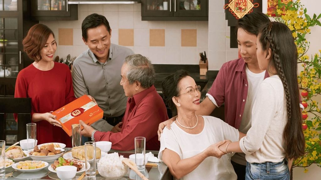 Tổng hợp 15+ món quà trung thu biếu bố mẹ tính tế và ý nghĩa