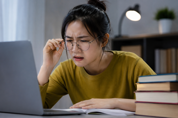 Vì sao chọn sai gọng kính khiến khuôn mặt mất cân đối?