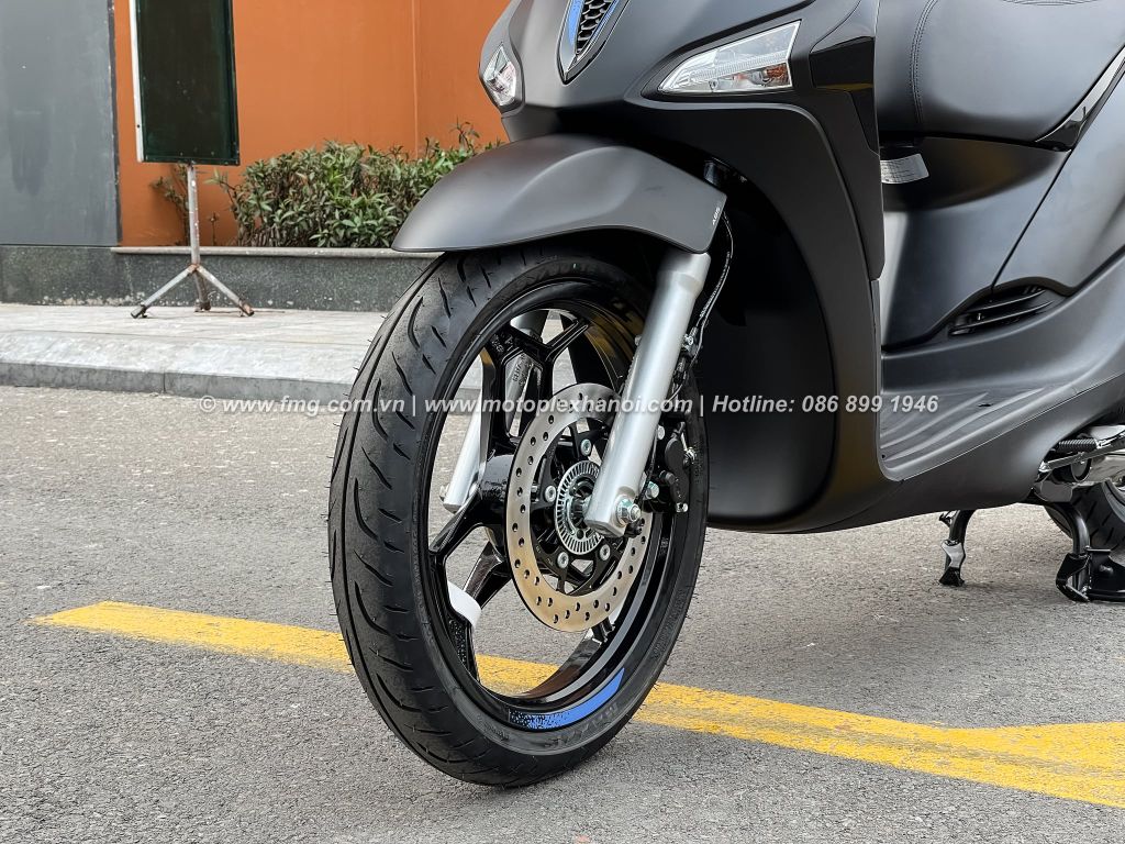 Hệ thống phuộc trước dạng ống lồng trên bánh trước của Piaggio Liberty S