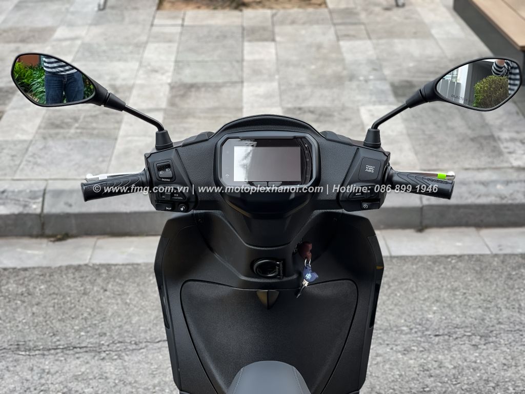 Cụm tay lái thiết kế công thái học mang lại cảm giác lái dễ chịu, nhẹ nhàng