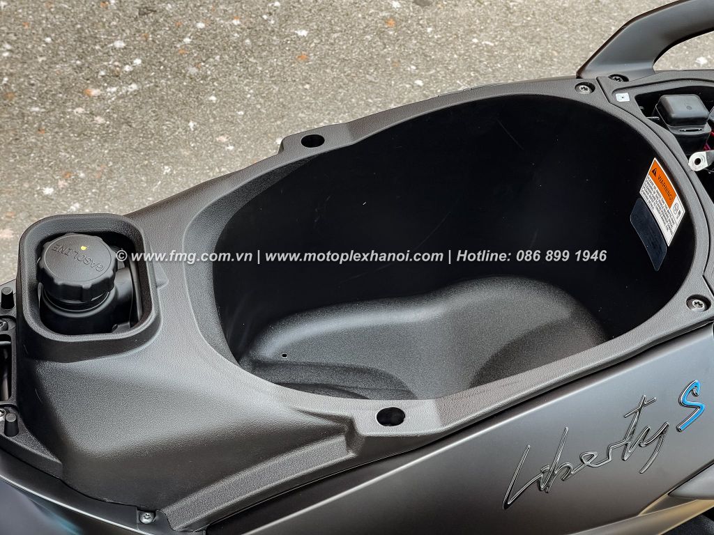 Piaggio Liberty&nbsp;có cốp xe lớn lên tới 17 lít có thể đựng được mũ bảo hiểm 3/4 cùng nhiều vật dụng cá nhân