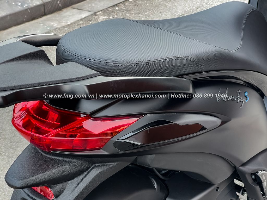 Hệ thống&nbsp;đèn mí Led&nbsp;điều hướng&nbsp;nhằm mang đến sự thoải mái và an toàn tối đa cho người sử dụng.