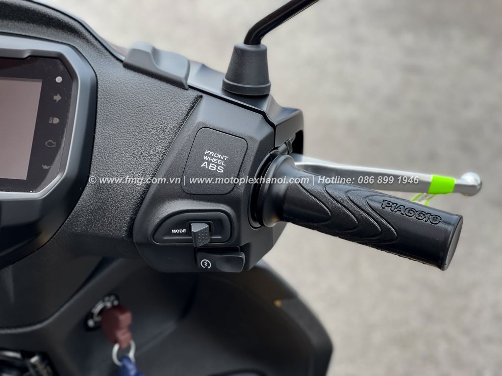 Tay nắm chắc chắn kết hợp phím điều khiển Mode tiện dụng