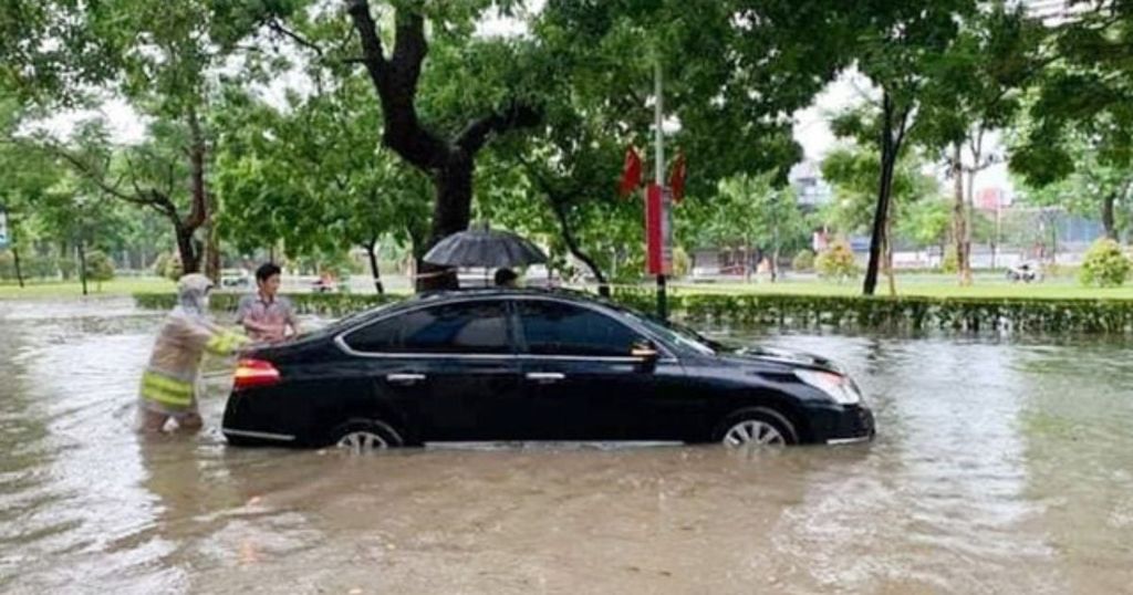 Bảo hiểm xe ô tô mùa mưa: Giải pháp an toàn cho chủ xe Việt Nam