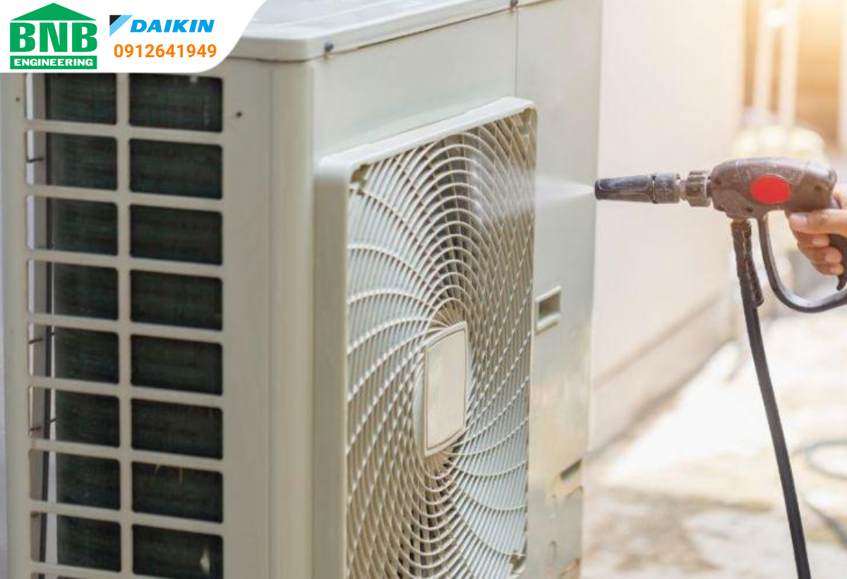 8 lưu ý khi vệ sinh máy lạnh âm trần hiệu quả