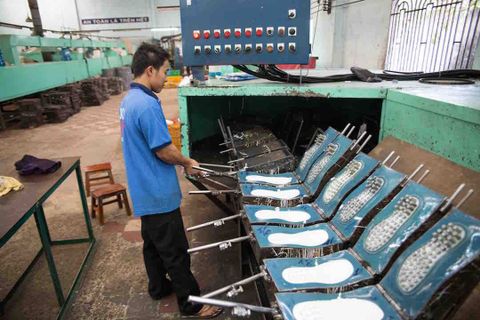 Bột Talc trong sản xuất giày dép: Vai trò và tiêu chí chọn từ nhà máy