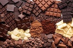 VÌ SAO SOCOLA CÀNG ĐẮNG CÀNG ĐẮT? GIẢI MÃ GIÁ TRỊ THỰC CỦA NHỮNG THANH DARK CHOCOLATE