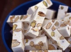Kẹo Hạnh Phúc (Nougat) Golden Bonbon: Đỉnh Cao Vị Giác Từ Canada & Nguyên Liệu Tự Nhiên 100%