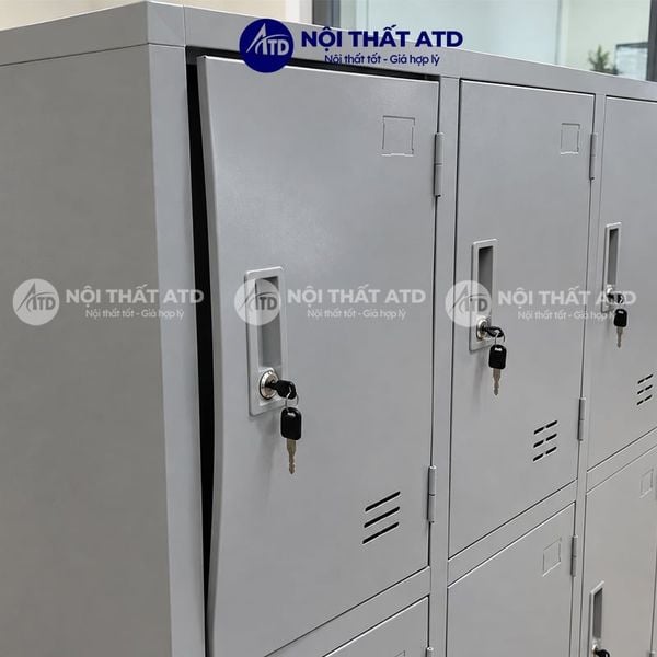 Cửa tủ locker bị cong vênh