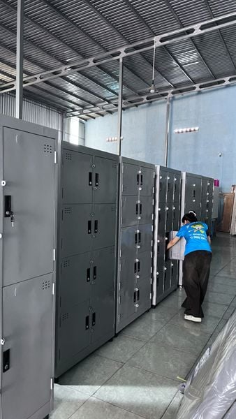 Bề mặt tủ locker bị hoen gỉ