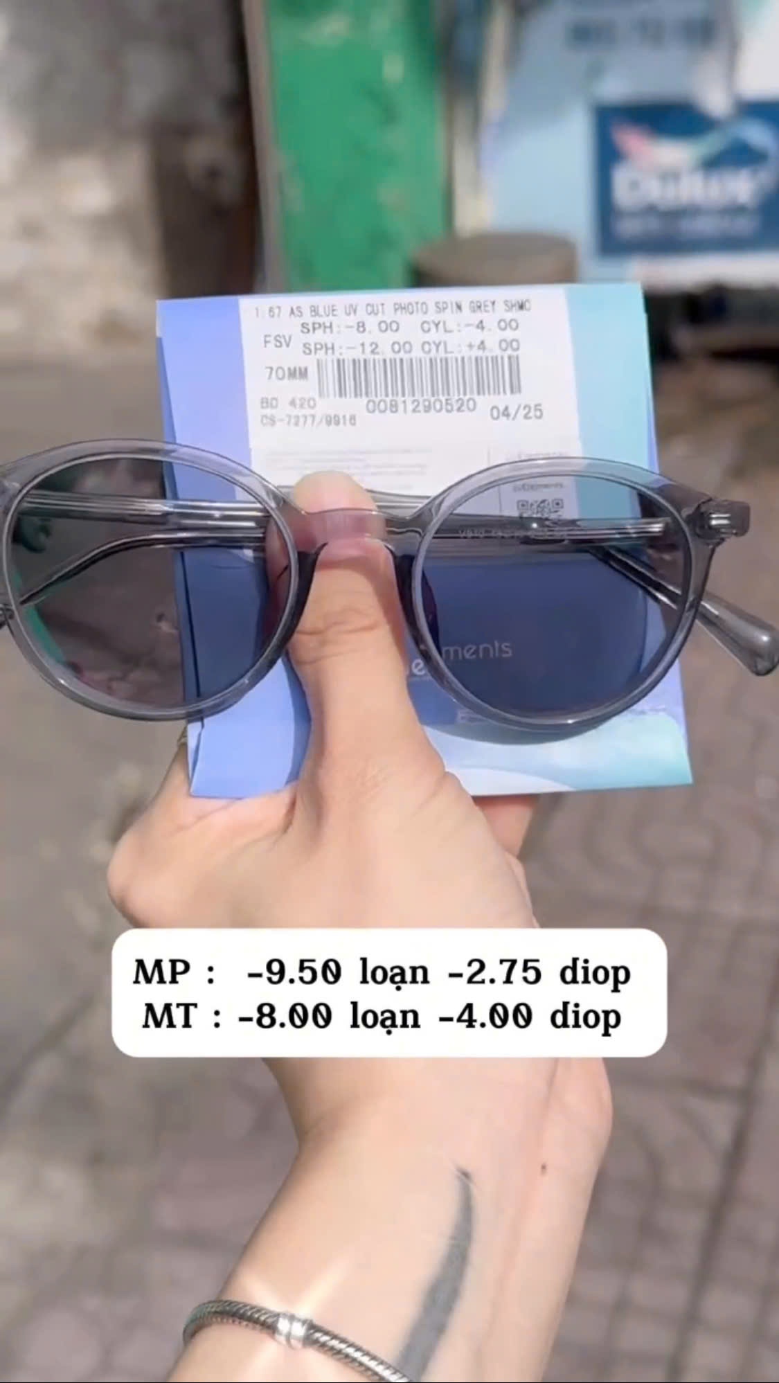 Review Tròng Đổi Màu Elements 1.67 Xám Khói Loạn Cao