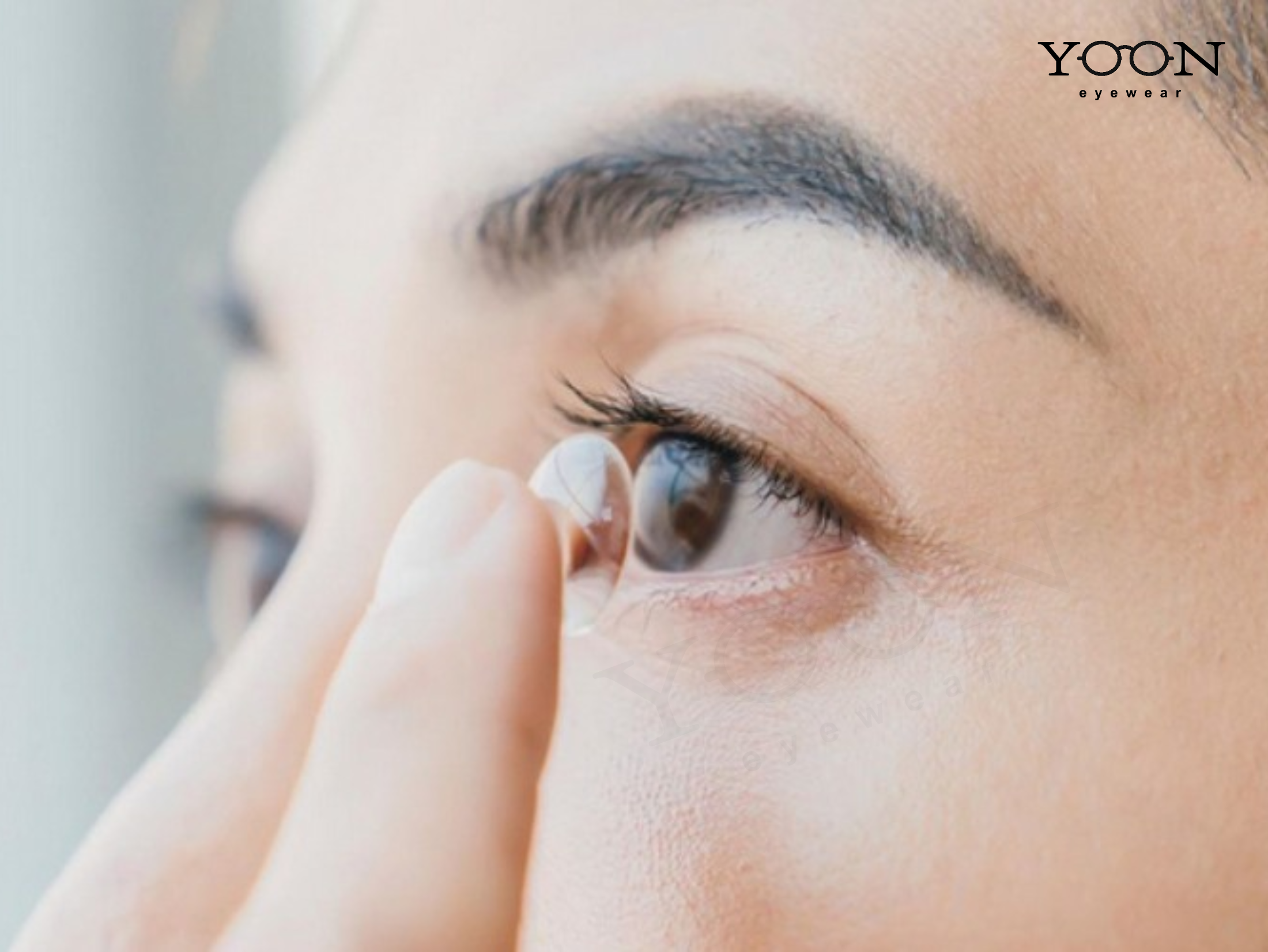 CÁCH XỬ LÝ AN TOÀN KHI LỠ ĐEO KÍNH ÁP TRÒNG NGƯỢC