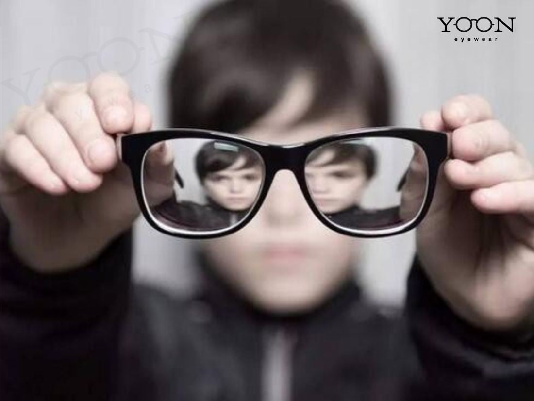 CẬN NẶNG LÀ GÌ? KHI NÀO CẦN CHỌN TRÒNG KÍNH ĐẶC BIỆT?