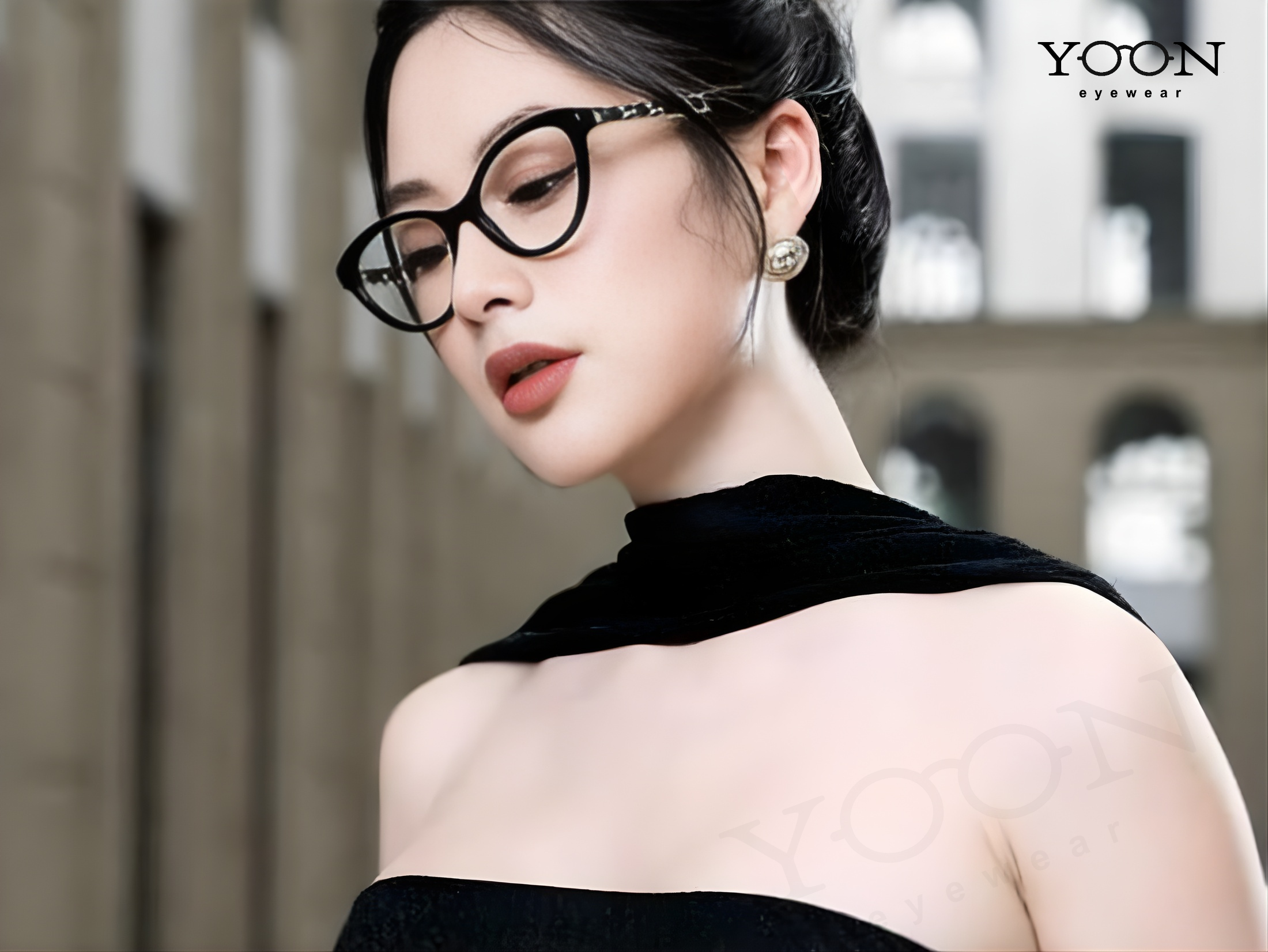 CHỌN KIỂU DÁNG MẮT KÍNH PHÙ HỢP VỚI TRANG PHỤC CÔNG SỞ