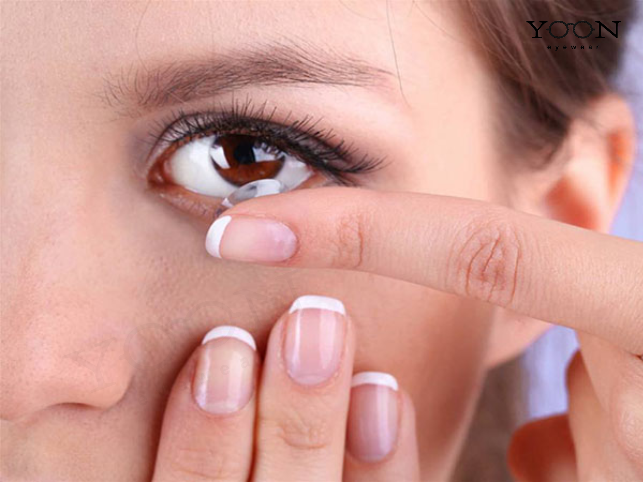 DẤU HIỆU NHẬN BIẾT BẠN ĐÃ ĐEO KÍNH ÁP TRÒNG SAI CHIỀU