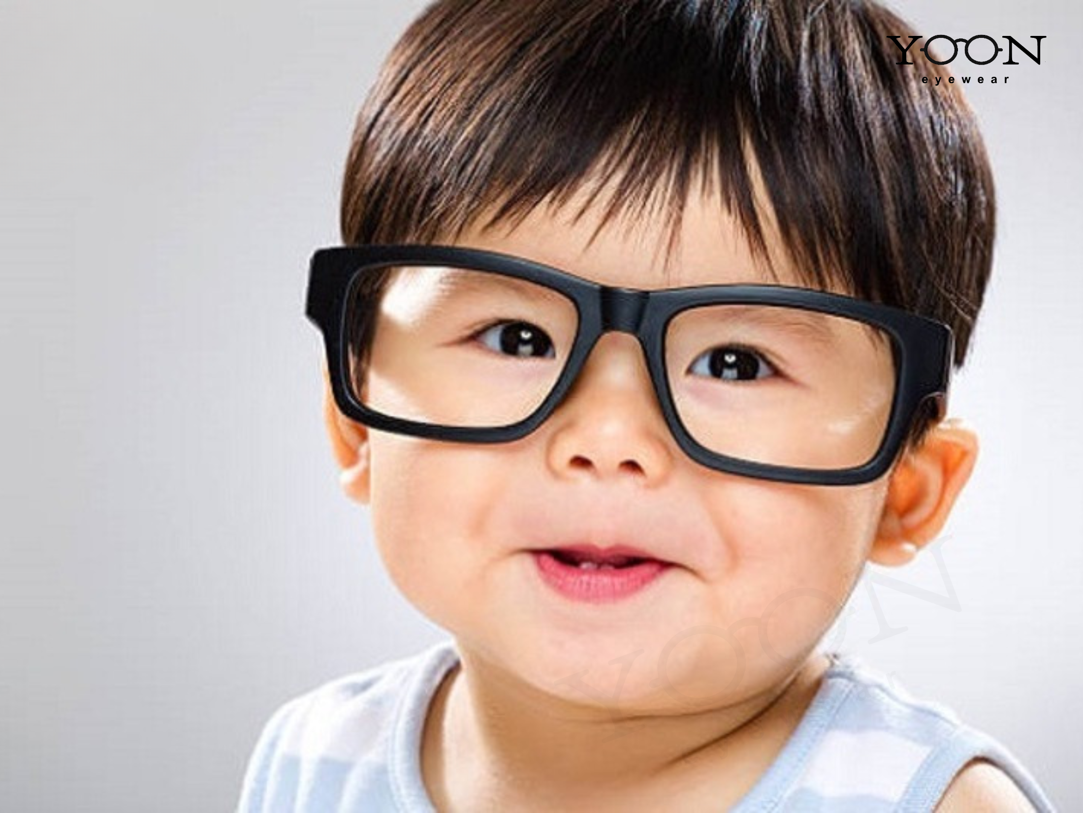 Kính gọng cho trẻ viễn thị