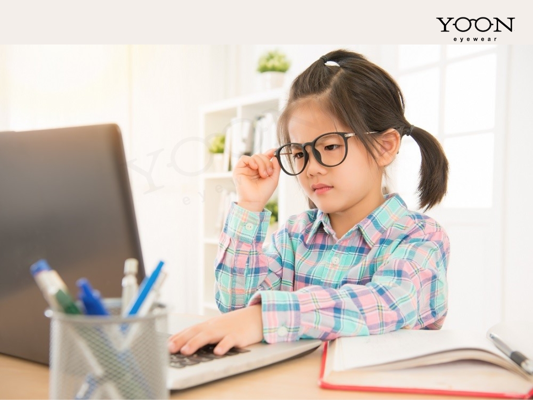 KHI NÀO CẦN THAY KÍNH CHO TRẺ?