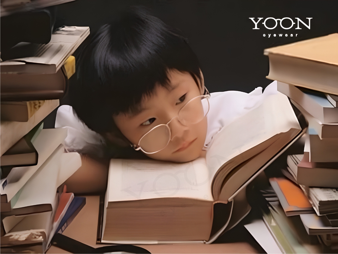 Tránh Ánh Sáng Quá Mạnh Hoặc Quá Yếu
