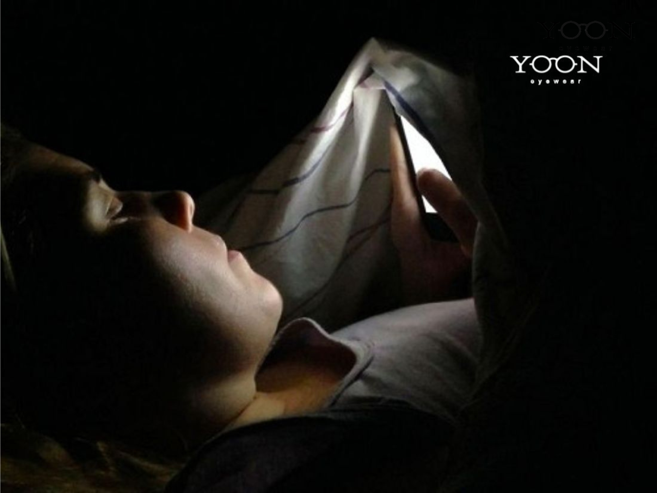 Vì Sao Dùng Smartphone Trong Bóng Tối Dễ Gây Mù Tạm Thời?