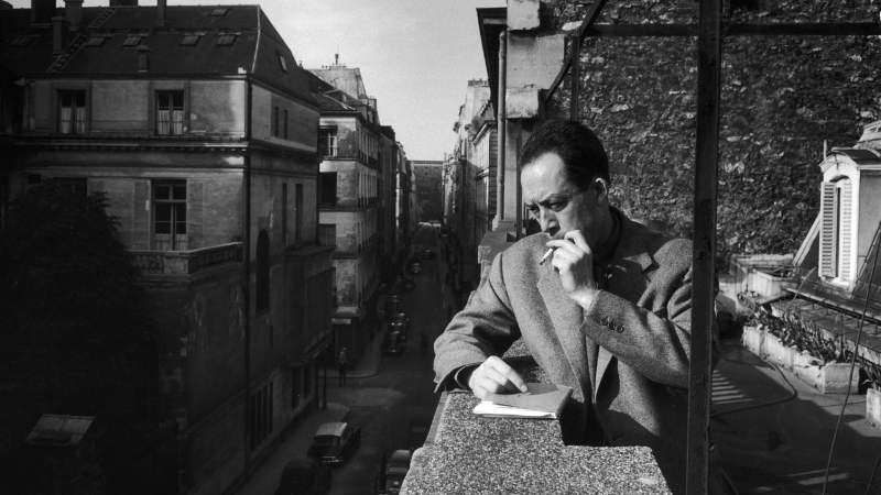 Albert Camus và những “quả bóng làm từ giẻ rách”