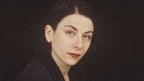 Donna Tartt: Sự Kiêu Hãnh Của Kẻ Sáng Tạo Độc Bản