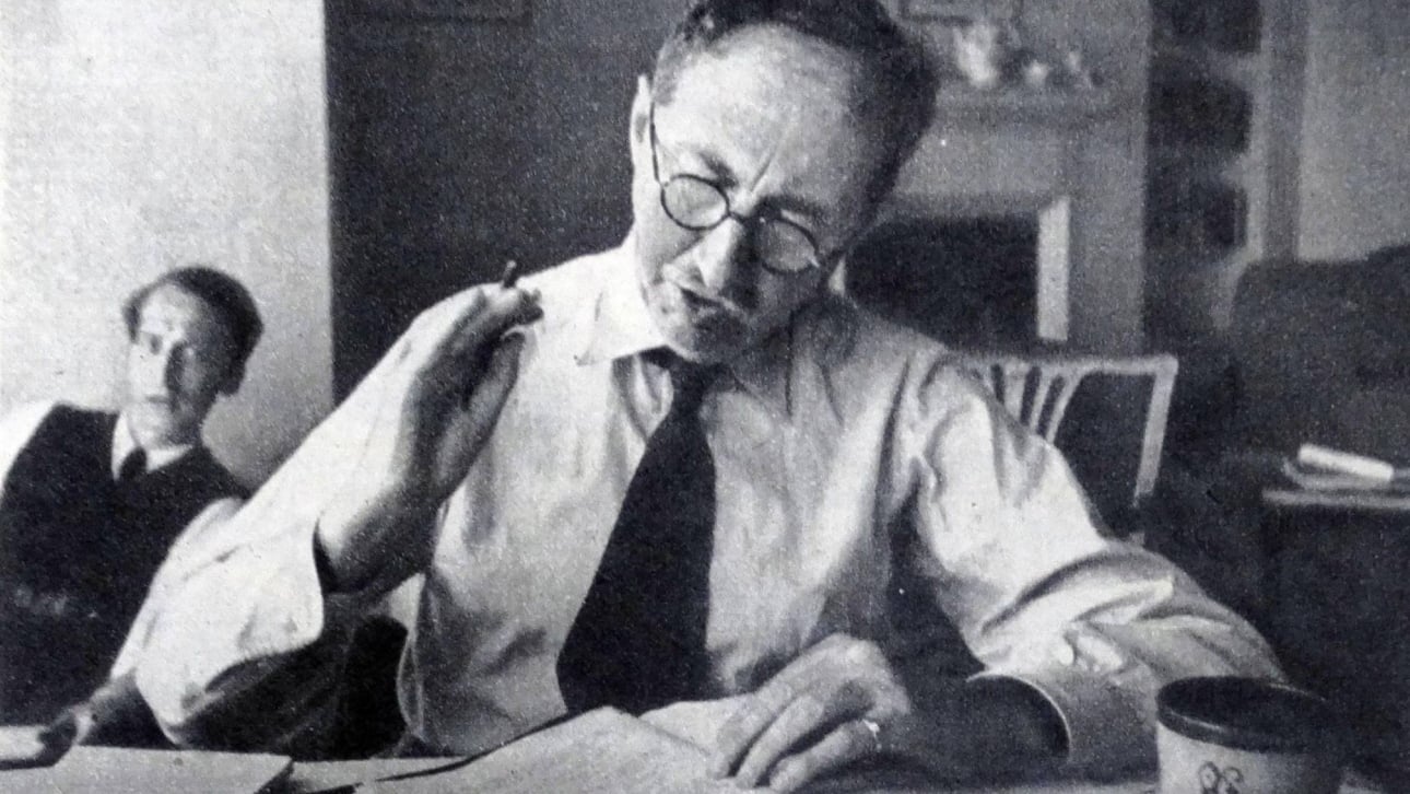 E.M. Forster: Văn Chương Là Cầu Nối Giữa Người Và Người