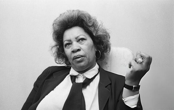 Toni Morrison: "Tôi chưa bao giờ đặt công việc lên trên gia đình."
