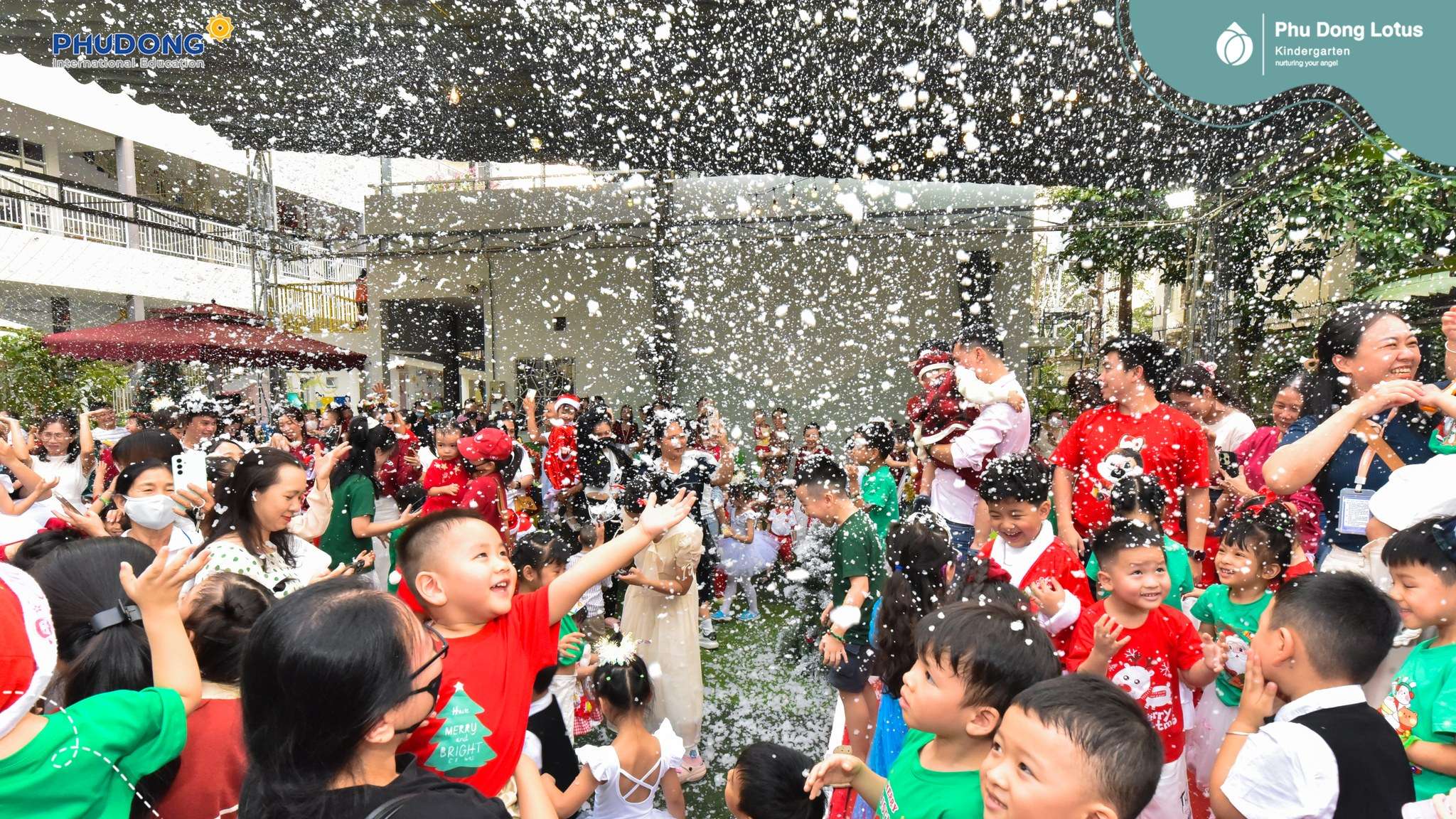 XỨ SỞ TUYẾT DIỆU KÌ – HÀNH TRÌNH GIẢI CỨU ÔNG GIÀ NOEL CỦA EM BÉ PHÚ ĐÔNG LOTUS