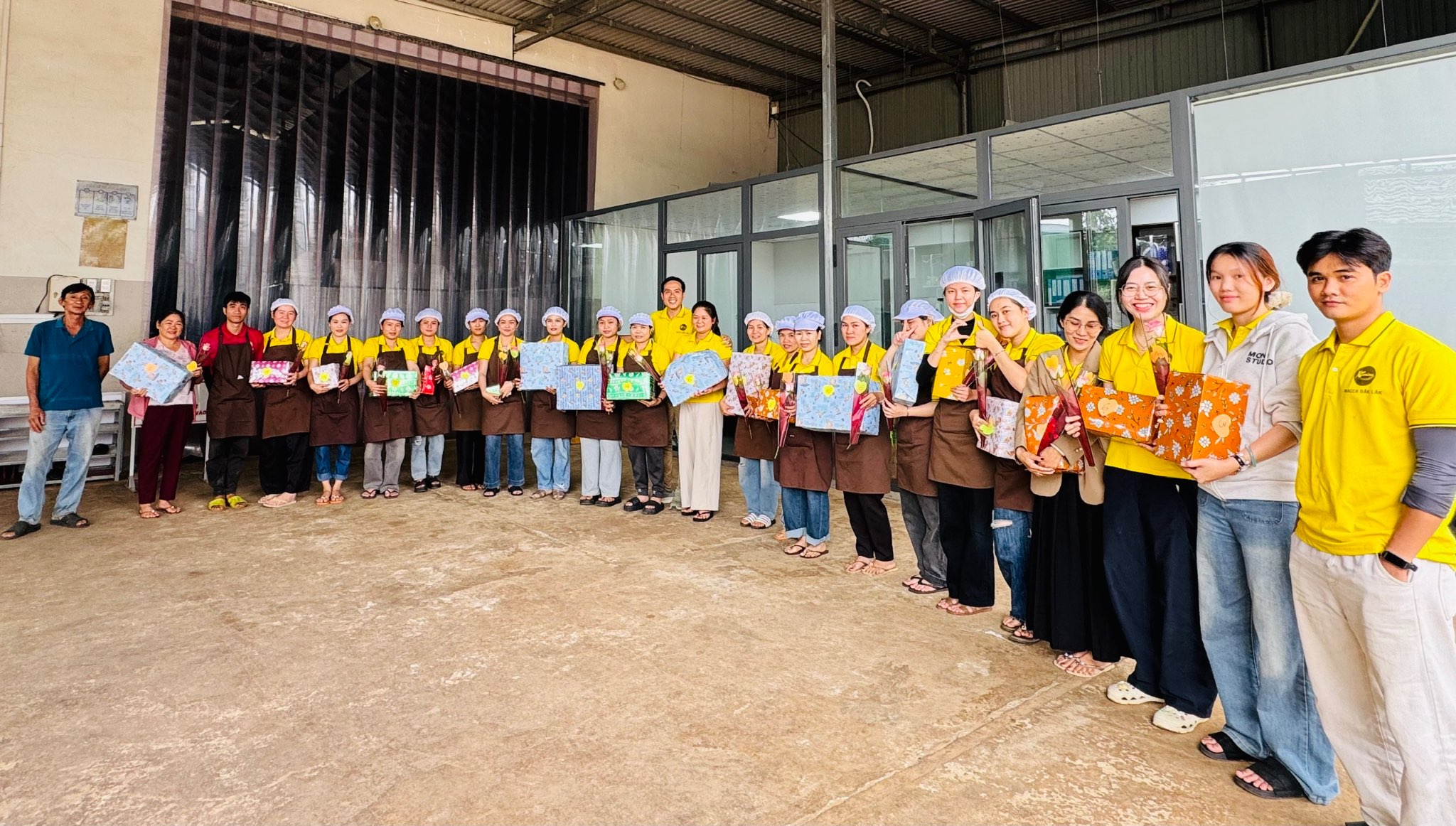 CÔNG TY TNHH MACCA ĐẮK LẮK – GỬI TRAO YÊU THƯƠNG NHÂN NGÀY PHỤ NỮ VIỆT NAM 20/10