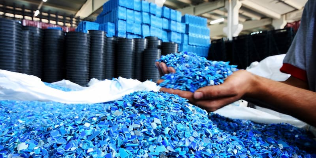 Sản xuất & tiêu dùng nhựa nguyên sinh và những thách thức từ việc chuyển đổi xanh