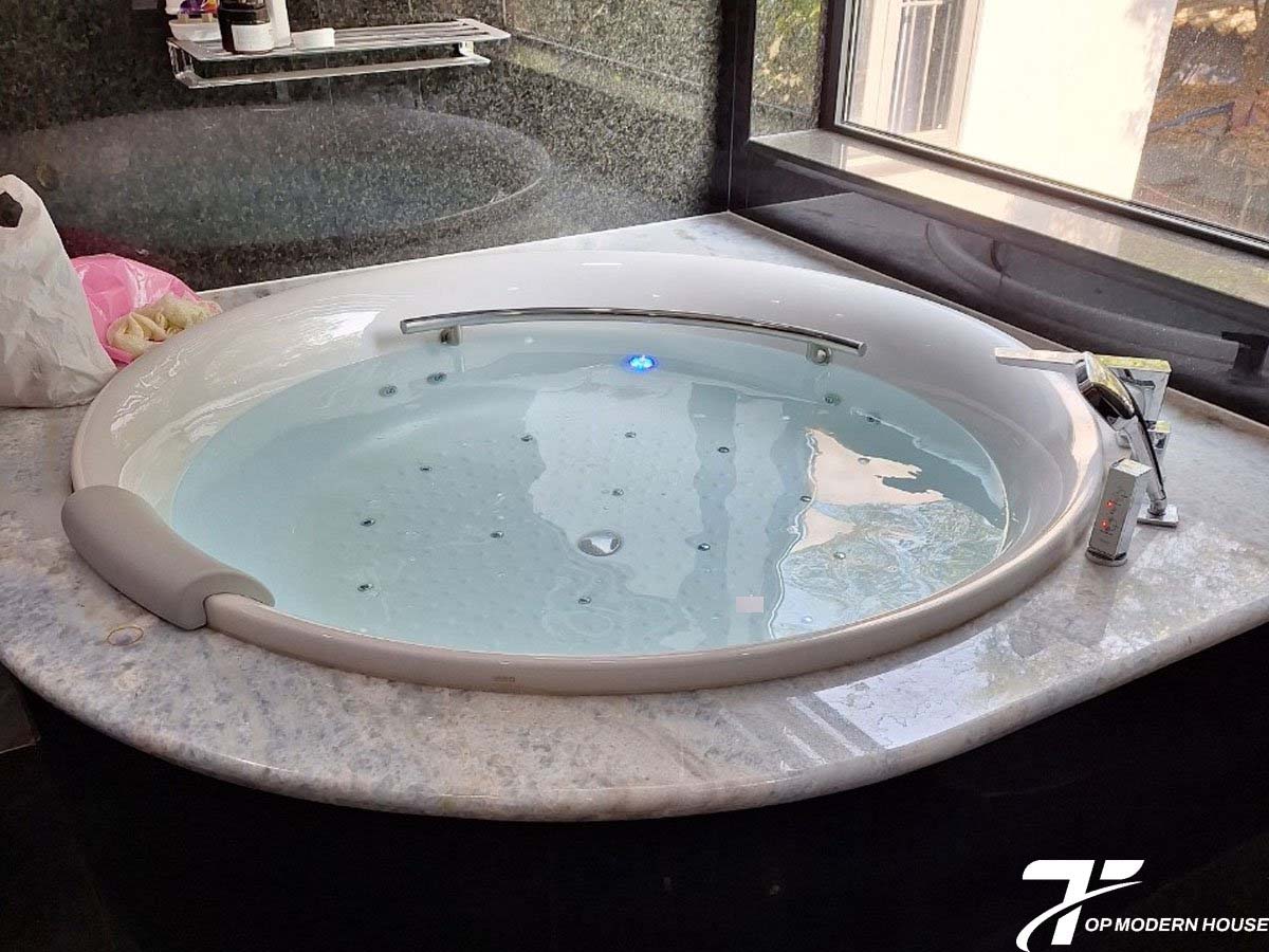 Bồn tắm massage TOTO PPYB1720HPTE sở hữu thiết kế sang trọng, chất liệu bền đẹp và hệ thống sục khí – thủy lực mang lại trải nghiệm thư giãn tối đa.