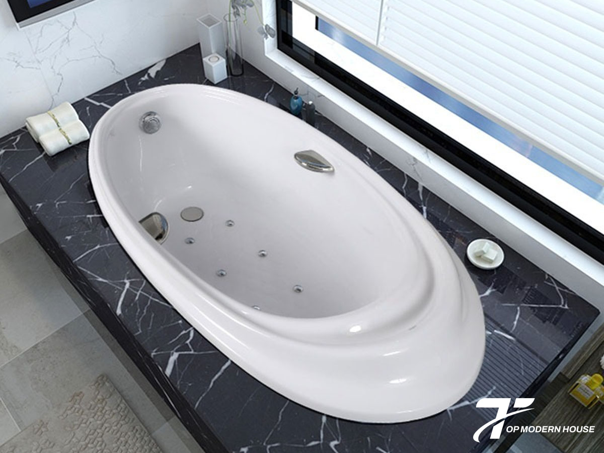 Bồn tắm xây TOTO massage tích hợp hệ thống sục khí và phun nước hiện đại, giúp thư giãn cơ thể và mang lại trải nghiệm spa ngay tại nhà.