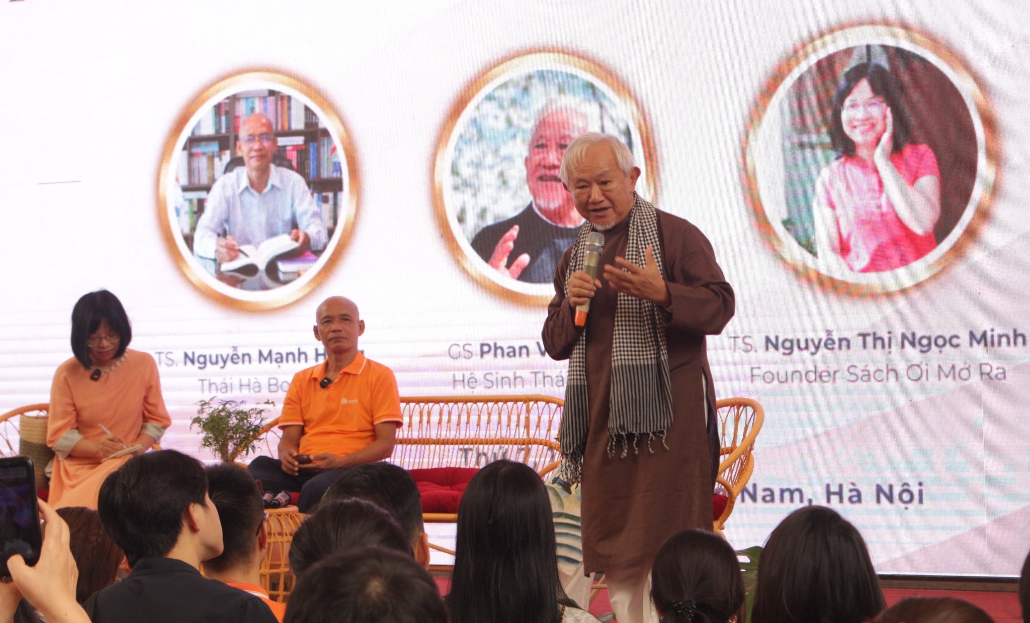 Giáo sư Phan Văn Trường: Đọc sách để tìm thấy chính mình