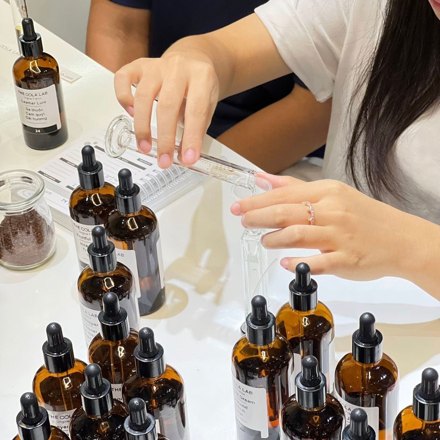 Tự Làm Nước Hoa Tại Hà Nội Cùng The OOla Lab