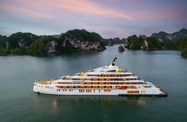 Tour siêu du thuyền Grand Pioneers 2N1Đ: Đẳng cấp 6 sao Hạ Long