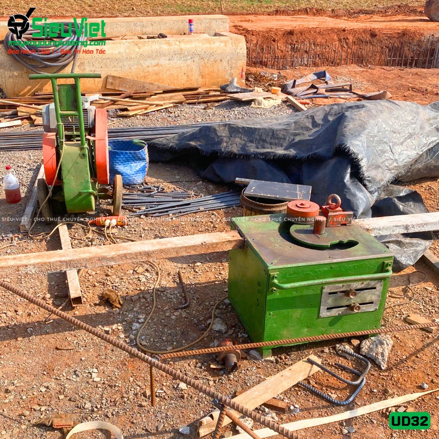 Bàn giao máy uốn sắt UD32 tại sân bay Long Thành