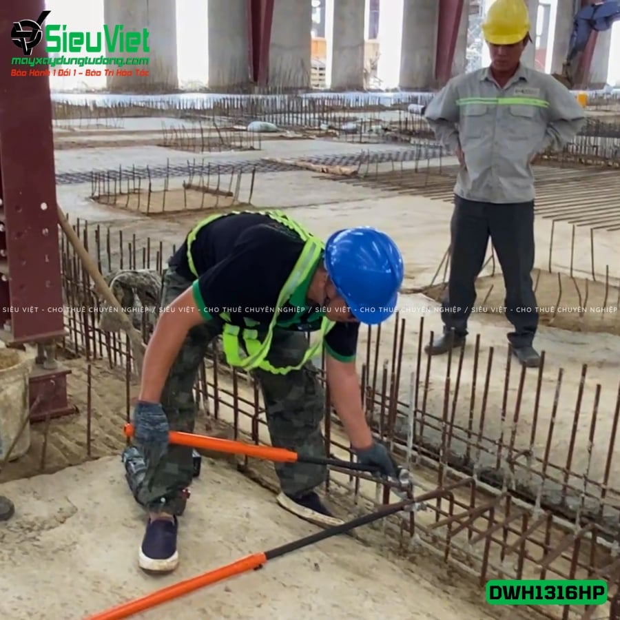 Dụng cụ uốn thép DWH1316 Diamond bàn giao