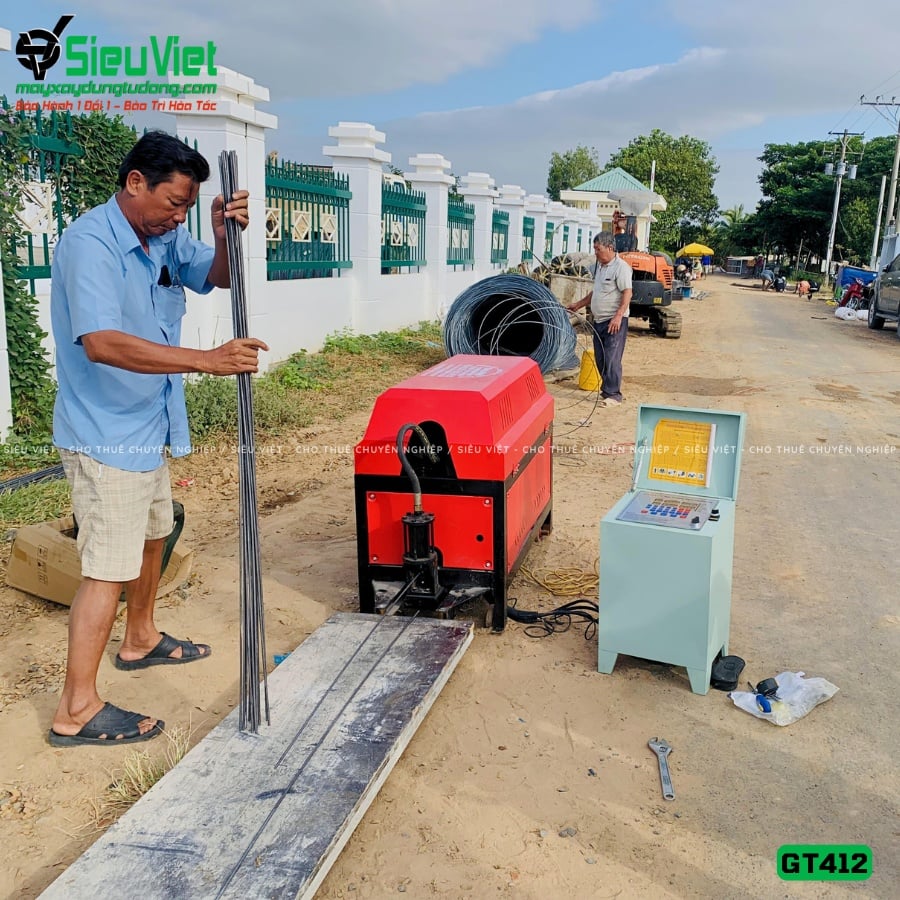 Giao thuê ngày máy duỗi cắt sắt tự động GT412