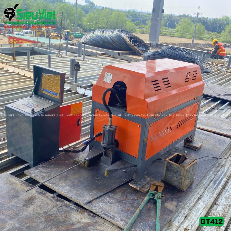 Giao thuê ngày máy duỗi cắt sắt tự động GT412