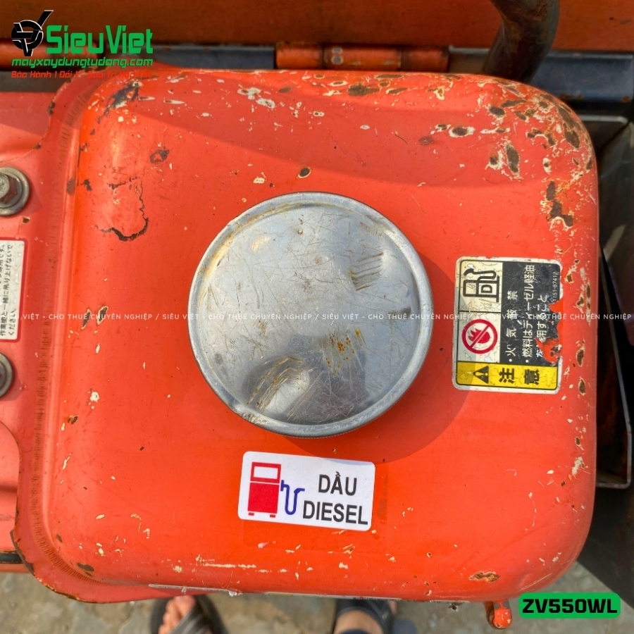 Hệ thống động cơ xe lu rung dắt tay Hitachi ZV550WL