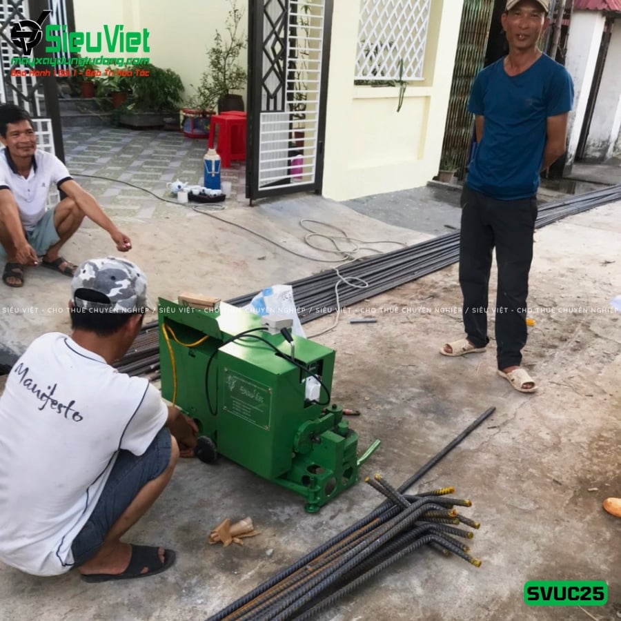 Máy cắt bẻ mỏ sắt SVUC25 bàn giao