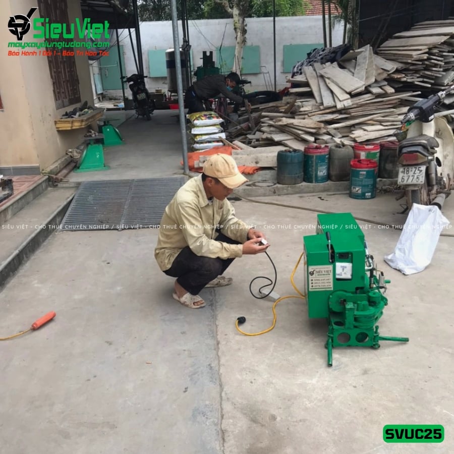 Máy cắt bẻ mỏ sắt SVUC25 bàn giao