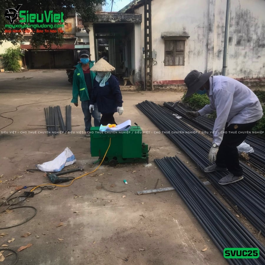Máy cắt bẻ mỏ sắt SVUC25 bàn giao
