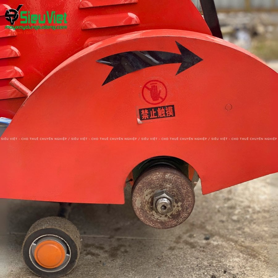Máy cắt rãnh bê tông