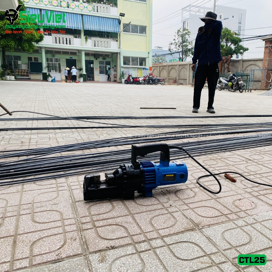 Máy cắt sắt thủy lực cầm tay phi 25 Hàn Quốc cũ bàn giao