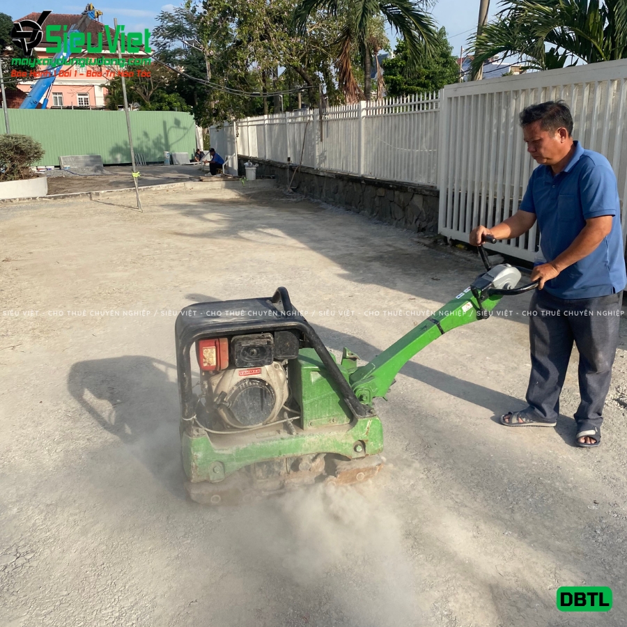 Máy đầm bàn thủy lực giao thuê tháng