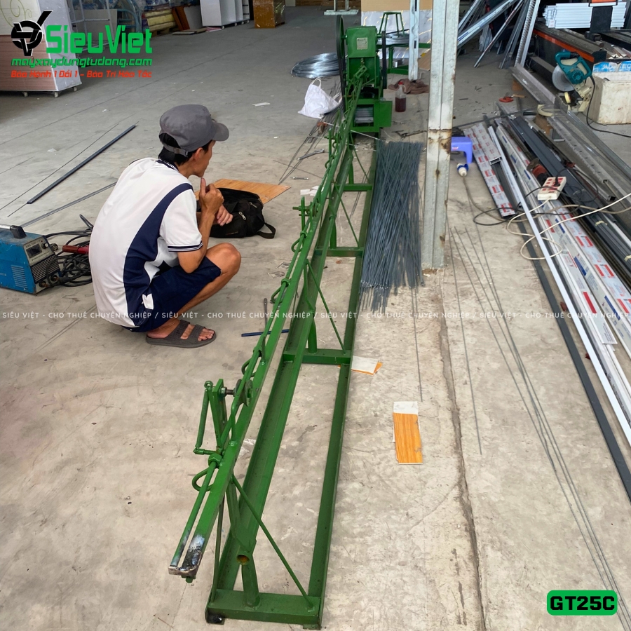 Máy duỗi cắt sắt GT25C, máng dài 4m5 bàn giao