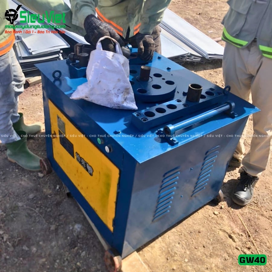 Máy uốn sắt GW40 bàn giao